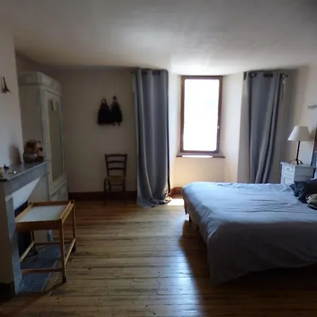 Maison Familiale Pour 8 * Saint-Aventin